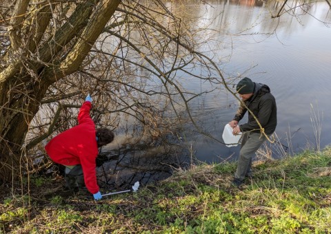 Pobieranie prób wody – Park nad Jasieniem, Łódź