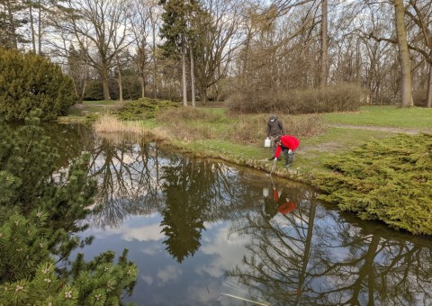 Pobieranie prób wody – Park im. ks. J. Poniatowskiego, Łódź