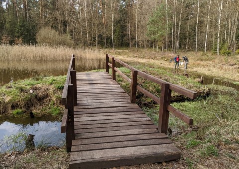 Pobieranie prób wody – okolice Dąbrowy (gm. Dłutów)