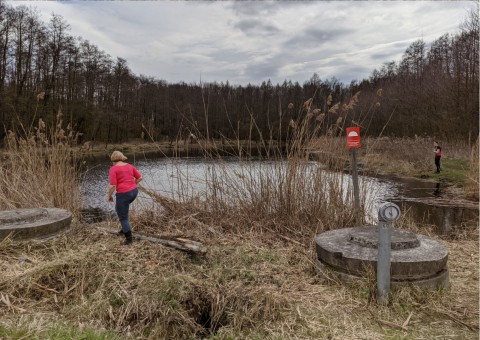 Pobieranie prób wody – Puszcza Niepołomicka
