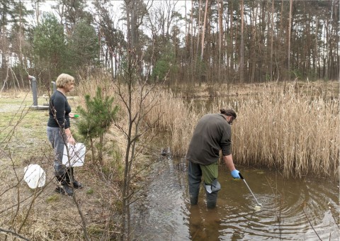 Pobieranie prób wody – Błoto, Niepołomice