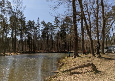 Pobieranie prób wody – Niedźwiedzia Góra, Tenczynek (gm. Krzeszowice)