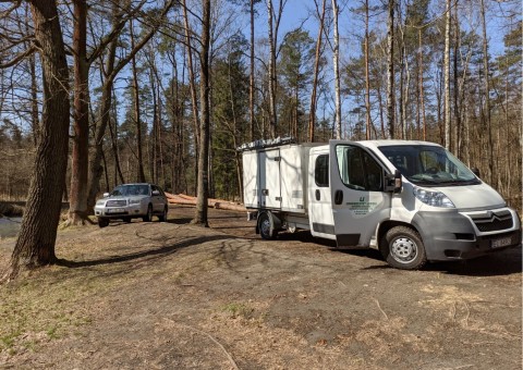 Pobieranie prób wody – Niedźwiedzia Góra, Tenczynek (gm. Krzeszowice)