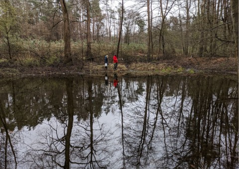 Pobieranie prób wody – okolice Tenczynka (gm. Krzeszowice)